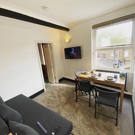 Complete 1 Bedroom Apartment With Wi-Fi, Kitchen, Tv In Heart Of Chiswick, Λονδίνο Εξωτερικό φωτογραφία