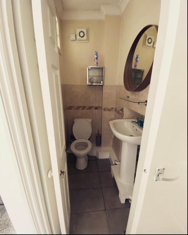 Complete 1 Bedroom Apartment With Wi-Fi, Kitchen, Tv In Heart Of Chiswick, Λονδίνο Εξωτερικό φωτογραφία