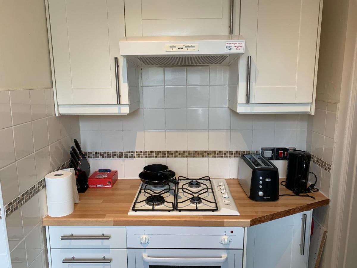 Complete 1 Bedroom Apartment With Wi-Fi, Kitchen, Tv In Heart Of Chiswick, Λονδίνο Εξωτερικό φωτογραφία