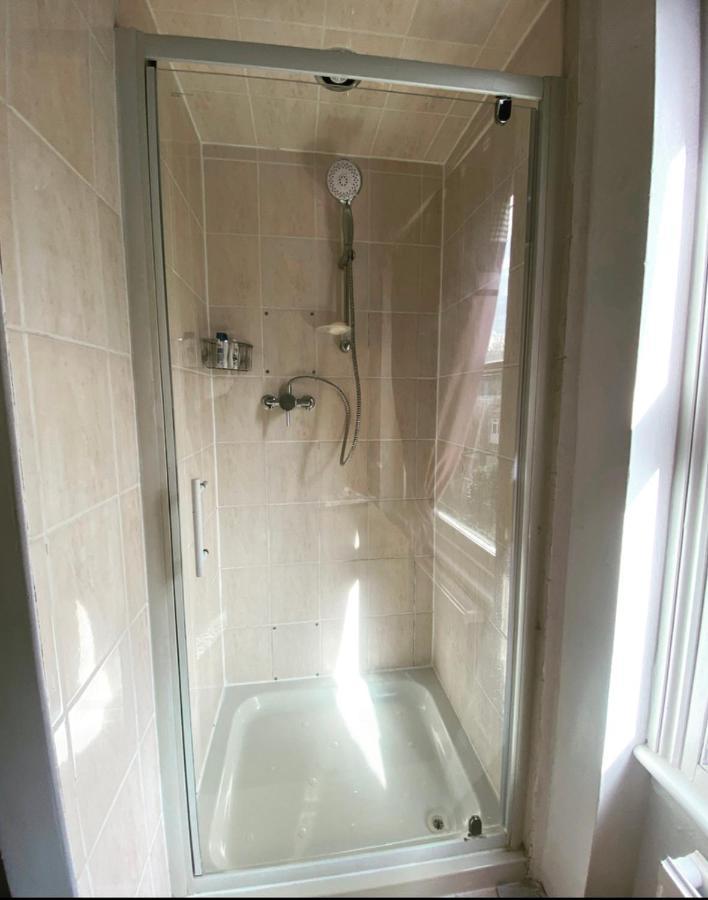 Complete 1 Bedroom Apartment With Wi-Fi, Kitchen, Tv In Heart Of Chiswick, Λονδίνο Εξωτερικό φωτογραφία