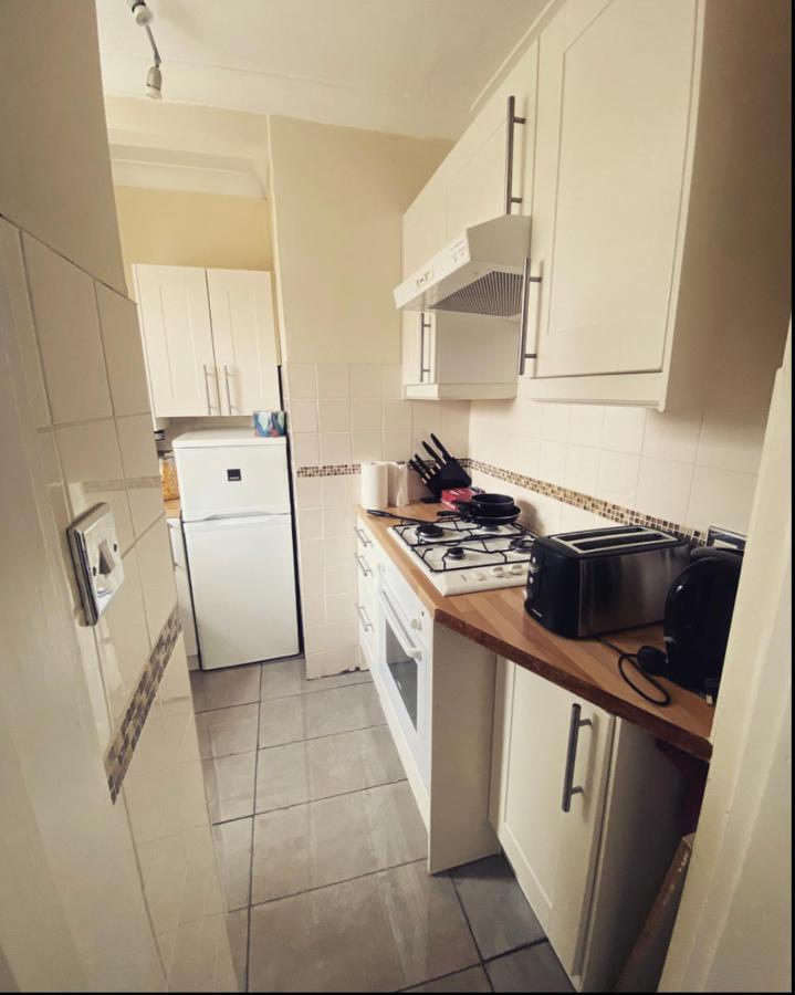 Complete 1 Bedroom Apartment With Wi-Fi, Kitchen, Tv In Heart Of Chiswick, Λονδίνο Εξωτερικό φωτογραφία