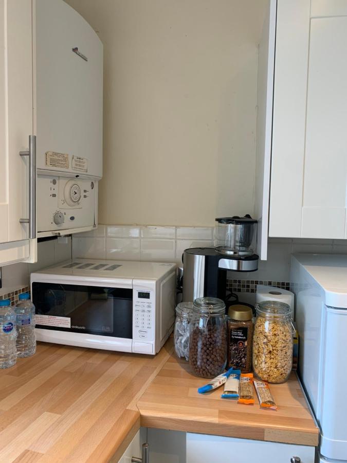 Complete 1 Bedroom Apartment With Wi-Fi, Kitchen, Tv In Heart Of Chiswick, Λονδίνο Εξωτερικό φωτογραφία