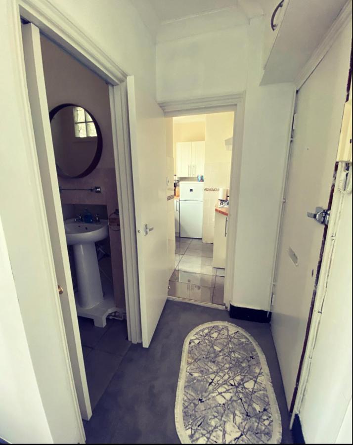 Complete 1 Bedroom Apartment With Wi-Fi, Kitchen, Tv In Heart Of Chiswick, Λονδίνο Εξωτερικό φωτογραφία